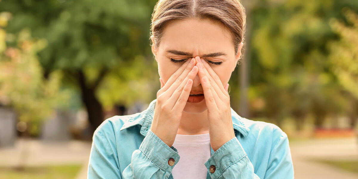 Allergie stagionali: rimedi per la lacrimazione oculare